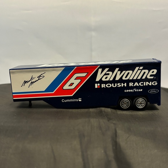 1990 Racing Champions NASCAR Valvoline Truck Mini Hauler Trailer w/Micro Car - Picture 2 of 8